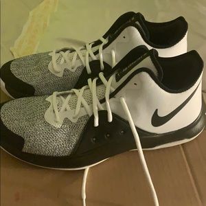 nike air versatile 3